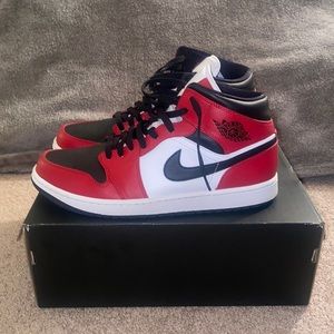 Jordan 1 mids